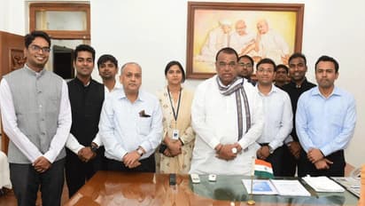 స్పీకర్ పోచారంని కలిసిన శిక్షణ ఐఏఎస్ లు