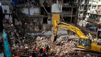 ఢిల్లీలో కూలిన భవనం: ఇద్దరు మృతి, శిథిలాల కింద పలువురు