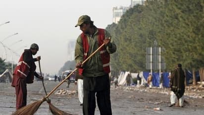 48 நாட்களில் 1200 டன் குப்பைகள் !! காஞ்சியை அசுர வேகத்தில் சுத்தம் செய்த துப்புரவு தொழிலாளர்கள் .. பொதுமக்கள் பாராட்டு ..