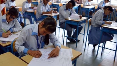 ಬಡತನದಿಂದ ಎಲ್ಲರಿಗೂ ಒಂದೇ ಬುಕ್, ಒಡಹುಟ್ಟಿದವರು ಏಕಕಾಲಕ್ಕೆ ಸಿವಿಲ್ ಸರ್ವೀಸ್ ಎಕ್ಸಾಂ ಪಾಸ್!