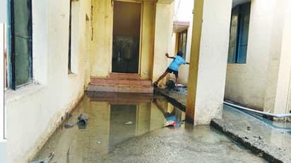 KR ಪುರ : ಶಾಲೆ ಆವರಣಕ್ಕೆ ಶೌಚ ನೀರು, ಕೇಳೋರಿಲ್ಲ ಗೋಳು