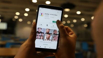 মেতে আছেন ফেসঅ্যাপ-এ, কিন্তু নিজেকে বিপদে ফেলে দিচ্ছেন না তো