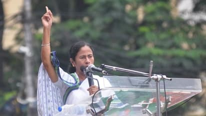 ব্যালট চাই! গণতন্ত্র রক্ষায় ২৬ বছর পর আরও এক নির্বাচনী বদলের দাবি মমতার