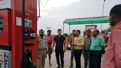 तमंचे के बल पर बदमाशों ने पेट्रोल पंप पर की लूट, सीसीटीवी कैमरे में कैद हुई तस्वीरें