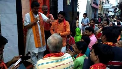 Uttar Pradesh: BJP Kisan Morcha chants Hanuman Chalisa on Aligarh road to oppose namaz on streets