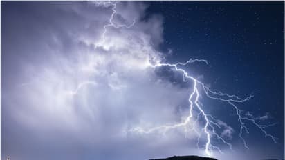 തുലാവര്‍ഷം ശക്തിപ്രാപിച്ചു, കേരളമാകെ യെല്ലോ അലര്‍ട്ട്; ഇടിമിന്നലും ശക്തമാകും