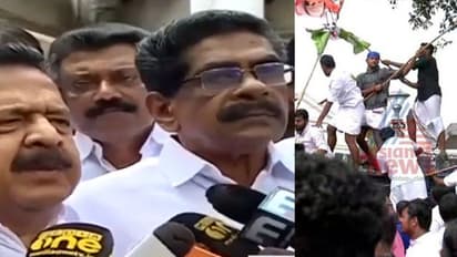 കേരളത്തില് പൊലീസ് രാജ്, കെഎസ്യു സമരം ന്യായത്തിന് വേണ്ടി; സര്ക്കാരിനെ വിമര്ശിച്ച് മുല്ലപ്പള്ളിയും ചെന്നിത്തലയും