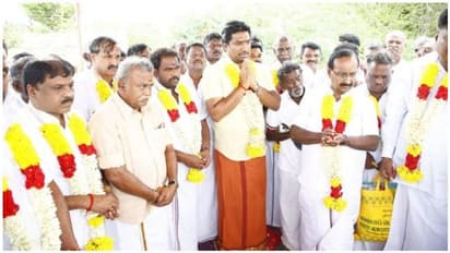 ஓ.பி.எஸின் 2- வது மகன் அரசியலில் அதிரடி எண்ட்ரி... காவி வேஷ்டி கட்டி களமாடும் ’ஆன்மீகச் செம்மல்’ ஜெயபிரதீப்..!