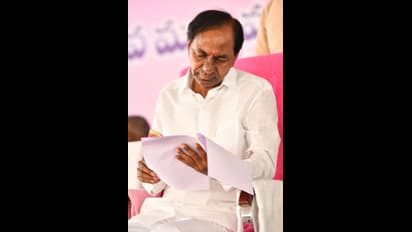 సమ్మెపై కేసీఆర్ మాస్టర్ మైండ్: ఆయనను గైడ్ చేస్తోంది ఆ ఇద్దరే! ఇంతకీ ఎవరు వారు..