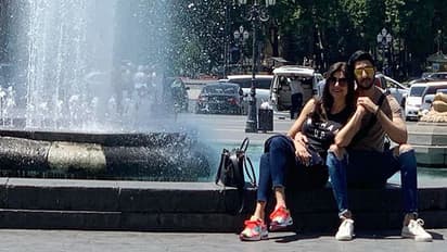 खुद से 16 साल छोटे ब्वॉयफ्रेंड संग अरमेनिया में छुट्टी मना रही हैं सुष्मिता सेन, तस्वीरें आईं सामने