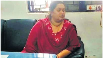 साल में एक बार घर आता था पति, पत्नी ने खेला एक 'खेल'