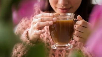 এভাবে চা-কফি খান! শরীরে বাড়াচ্ছেন ক্যানসারের ঝুঁকি