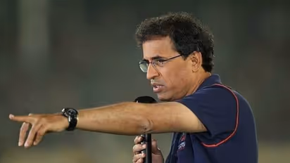 കൊവിഡ് 19 പ്രദേശങ്ങളിൽ നിന്ന് വരുന്നവര് നാട്ടിലെത്തി ആഘോഷിക്കുന്നു; വിമർശിച്ച് ഹര്ഷ ഭോഗ്ലേ