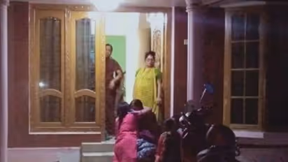 ஒவ்வொரு அறையாக தேடிச் சென்று கொடூரமாக வெட்டிக் கொன்ற மர்ம கும்பல் ! நெல்லையில் நடந்த சோகம் !!