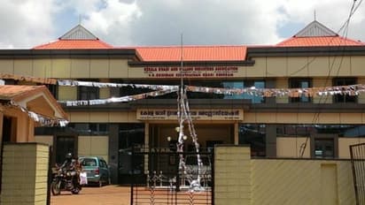 ഖാദി കേന്ദ്രം ഭരണസമിതി തെരഞ്ഞെടുപ്പ്; കോണ്ഗ്രസ് പാനലില് ബിജെപി പഞ്ചായത്തംഗവും