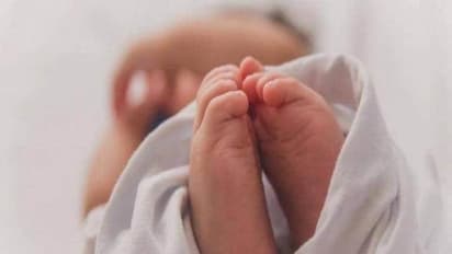 அப்பாவும் பார்க்கல !!.. அம்மாவும் கவனிக்கல !!.. குளியலறையில் மூச்சுத் திணற இறந்த 1 வயது குழந்தை ..