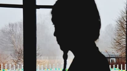 எந்நேரமும் டிக்-டாக் வீடியோ... பெண்களுடன் ரொமான்ஸ்!! காதல் கணவனின் அட்டூழித்தால் புதுப்பெண் எடுத்த விபரீத முடிவு!!