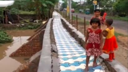 দু' মাসেই ধসে গেল চল্লিশ লাখের ফুটপাথ, কাটমানিকেই দুষছেন তৃণমূল কাউন্সিলর