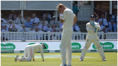 ആദ്യ ദിനം 20 വിക്കറ്റുകള്; ഇംഗ്ലണ്ടിനെ നാണംകെടുത്തി അയര്ലന്ഡിന് ലീഡ്