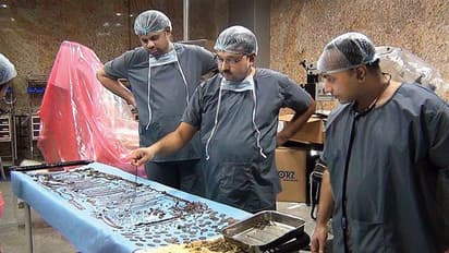 लड़की के पेट से निकली ऐसी-ऐसी चीजें, देखकर डॉक्टर्स भी रह गए हैरान