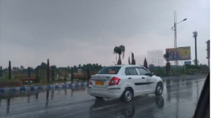 সকাল থেকে কালো আকাশ, কলকাতা, সল্টলেকে বিক্ষিপ্ত বৃষ্টি, কী জানাচ্ছে হাওয়া অফিস