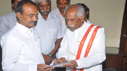 మంత్రి ఈటలను కలిసి కేంద్ర మాజీ మంత్రి దత్తాత్రేయ