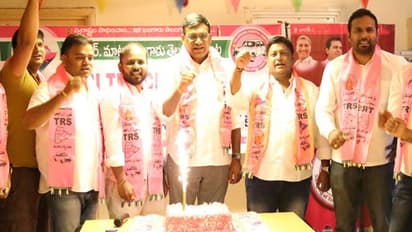 యూకేలో కేటీఆర్ బర్త్‌ డే వేడుకలు