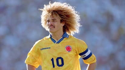 തലയിലെ തേനീച്ചക്കൂടിന് പകരം നീട്ടി വളര്ത്തിയ മുടി; പുതിയ ലുക്കില് വാല്ഡറാമയെ കണ്ട് ഞെട്ടി ആരാധകര്