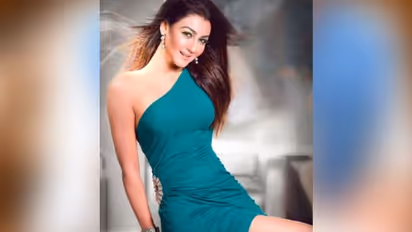 'সুন্দর, তুমি এসেছিলে আজ প্রাতে', শয্যায় শাড়ি পরে কার অপেক্ষায় জয়া