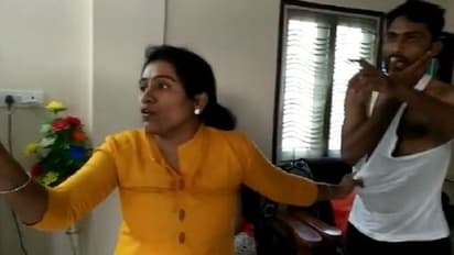 கள்ளக்காதலி வீட்டில் கணவன் !! இருவரையும் அடித்து துவைத்து போலீசில் ஒப்படைத்த மனைவி !!