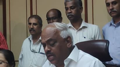 புதிய அரசு அமைவதில் தொடரும் சிக்கல் !! அரசு ஊழியர்களுக்கு பிரச்சனை !! சபாநாயகர் ரமேஷ்குமார் வெளியிட்ட பகீர் தகவல் !!