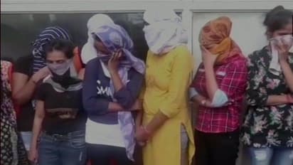 नोएडा में लोन के नाम पर ठगी करने वाले गिरोह का भंडाफोड़, 33 लड़के-लड़कियां गिरफ्तार