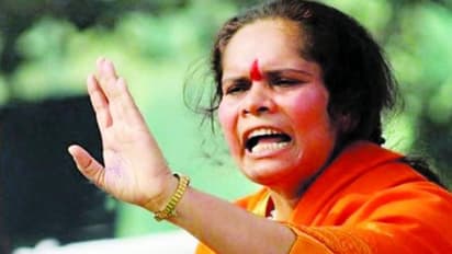 ಪರ್ಸ್ನಲ್ಲಿ ಲಿಪ್ಸ್ಟಿಕ್ ಅಲ್ಲ ಚಾಕು ಇಟ್ಟುಕೊಳ್ಳಿ, ಹಿಂದೂ ಹುಡುಗಿಯರಿಗೆ ಸಾಧ್ವಿ ಪ್ರಾಚಿ ಕರೆ!