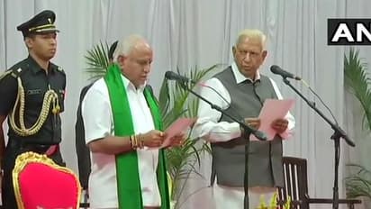 মুখ্যমন্ত্রী হিসেবে শপথ নিলেন ইয়েদুরাপ্পা, মন্ত্রিসভা গঠন এখনও বিশ বাঁও জলে