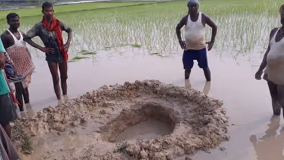 ആകാശത്ത് നിന്നും വീണത് എന്ത്; ആശങ്കയോടെ ഒരു ഗ്രാമം.!