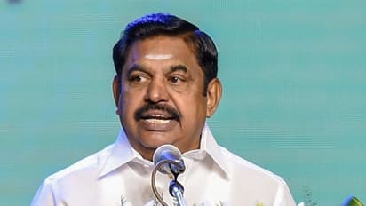 ஆண்டுக்கு 6 கேஸ் சிலிண்டர் இலவசம்; குடும்ப தலைவிகளுக்கு மாதம் ரூ.1,500..! அதிமுகவின் அதிரடி அறிவிப்புகள்