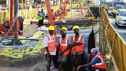 പാലാരിവട്ടത്തിന് പിറകെ വൈറ്റില മേല്പ്പാലത്തിലും വീഴ്ച; ഉദ്യോഗസ്ഥര്ക്കെതിരെ വിജിലന്സ്
