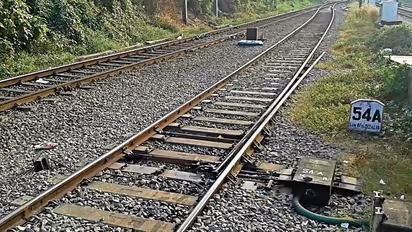 Here’s a multifunctional rail-cum-road vehicle that can be used as a scavenging vehicle by the Indian Railways