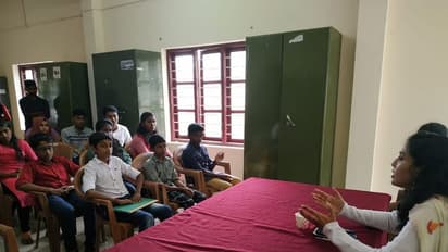 ചോദ്യങ്ങളുമായി കുട്ടികള്; വാചാലയായി സബ് കളക്ടര് രേണുരാജ്