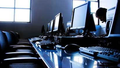 కుర్రాళ్లకు ఐటీ, టెలికంపైనే గురి.. వ్యవసాయ ‘నో’ ఇంటరెస్ట్!