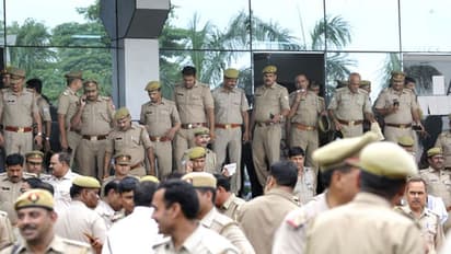 ভরা এজলাসে উর্দি খুলিয়ে পুলিশকর্মীকে অপদস্থ, উল্টে শাস্তি পেলেন বিচারকই