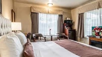 உல்லாசத்துக்காக இளம்பெண்ணுடன் ஹோட்டலில் ரூம் போட்ட அரசியல்வாதி !! அதிரடி கைது !!