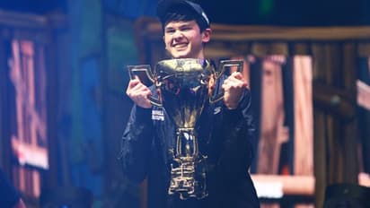 অনলাইন ভিডিও গেম ঘরে এনে দিল ২০ কোটি টাকা!