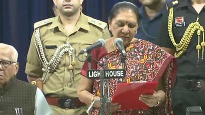 गुजरात की पहली महिला मुख्यमंत्री रहीं आनंदी बेन पटेल ने ली यूपी के राज्यपाल पद की शपथ