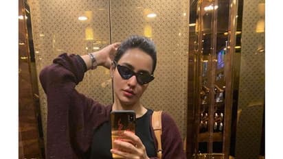 'చిరుత' పిల్ల ఘాటు అందాలు.. చూస్తే మతిపోవాల్సిందే!