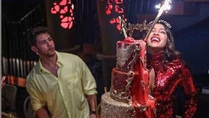 ಪ್ರಿಯಾಂಕ ಬರ್ತಡೇ ಕೇಕ್ ಬೆಲೆ ಏನ್ ದುಬಾರಿ ರೀ!