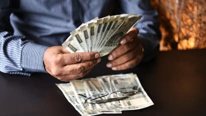 মধ্যবিত্তের জন্য দুঃসংবাদ, ফিক্সড ডিপোজিটে সুদের হার কমাল স্টেট ব্যাঙ্ক