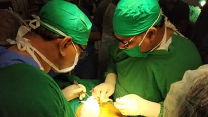 যকৃৎ-ফুসফুস থেকে বেরোল টেনিস বলের সাইজের সিস্ট! বড় নজির বাকুঁড়ার চিকিৎসকদের