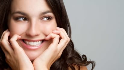 నవ్వడం నేర్పిస్తాం.. జపాన్ లో స్మైల్ ట్రైనింగ్ క్లాసెస్ కు పెరుగుతున్న డిమాండ్.. ఎందుకంటే.. 