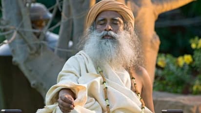 தமிழை எப்படியாவது காப்பாத்துங்க..! அறிவுரை கூறும் ஜக்கி வாசுதேவ்..!